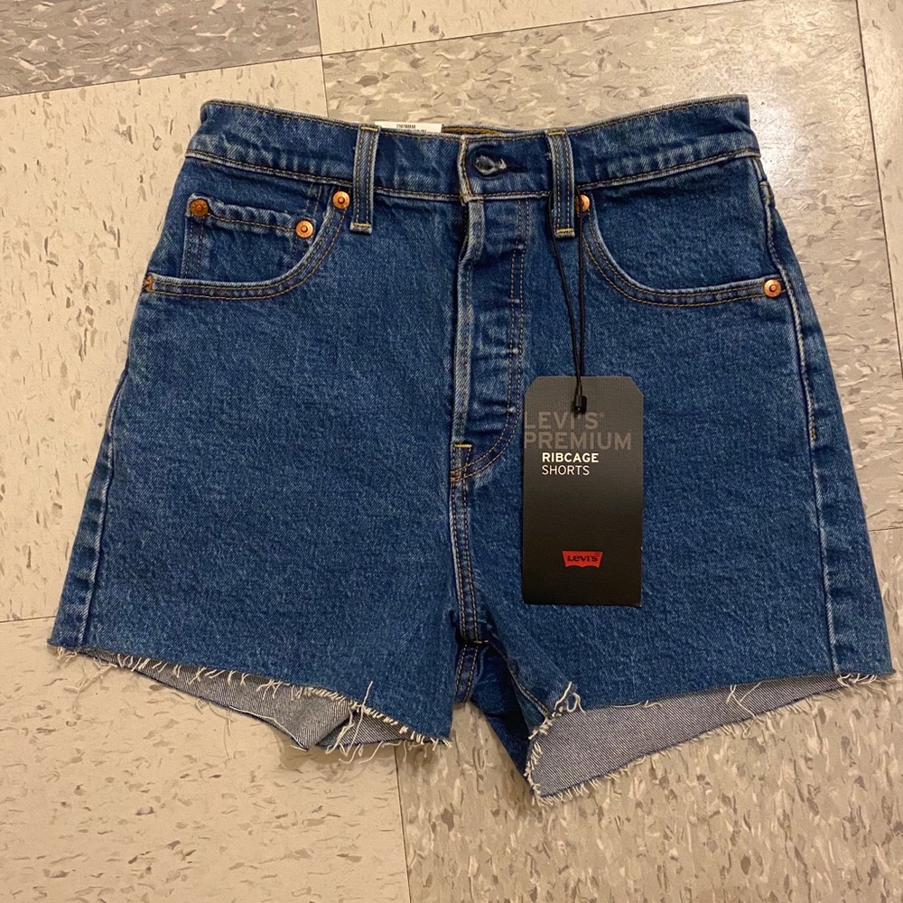 NWT Rib Cage Levi Shorts 25 Waist